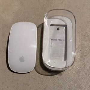 Apple Magic Mouse in Glossy White